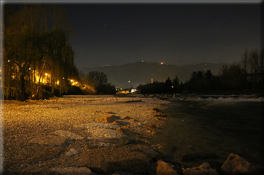 foto Bassano del Grappa di notte